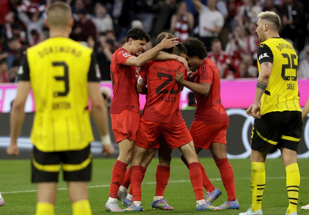 而围绕他的 而围绕他的