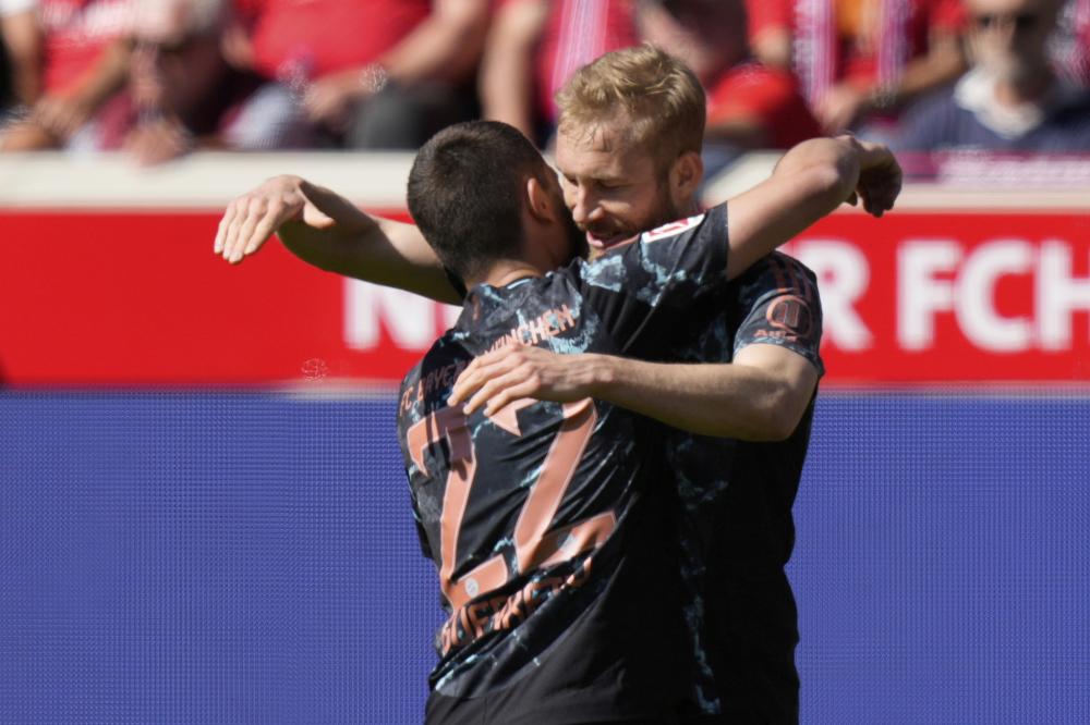 而被出示黄 而被出示黄